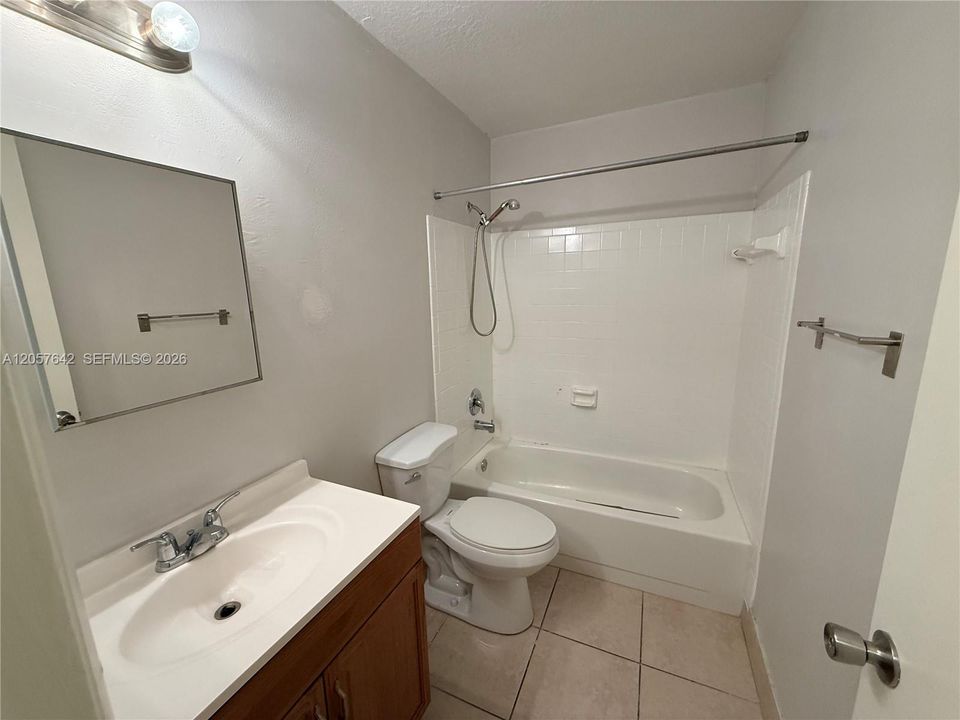For Rent: $2,100 (2 beds, 2 baths, 4017 Square Feet)