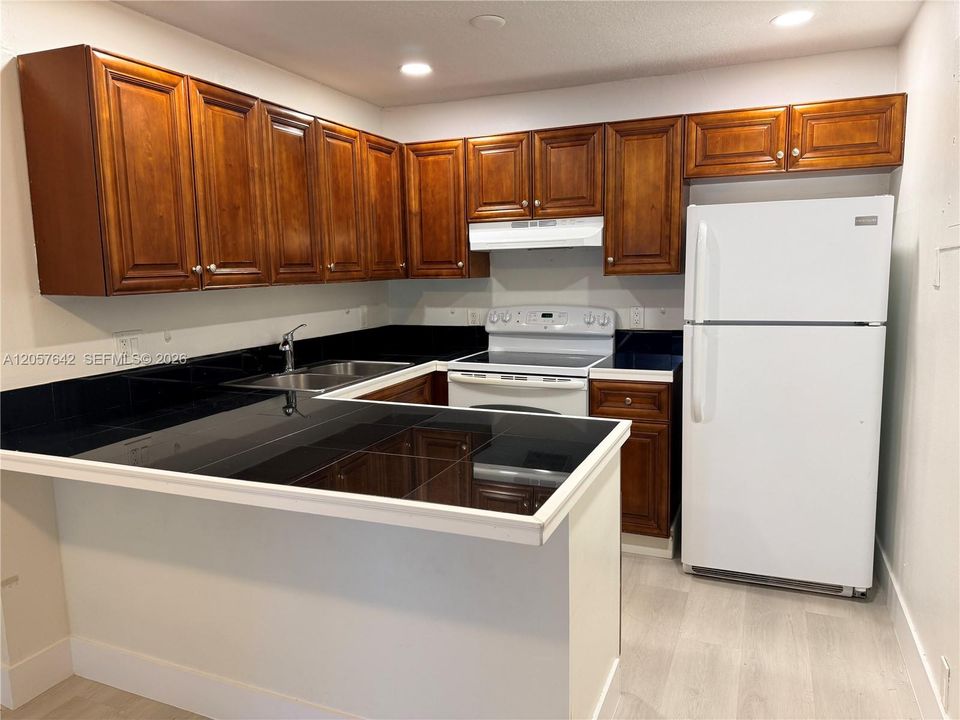 For Rent: $2,100 (2 beds, 2 baths, 4017 Square Feet)