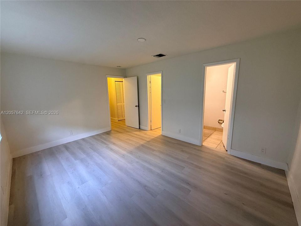 For Rent: $2,100 (2 beds, 2 baths, 4017 Square Feet)