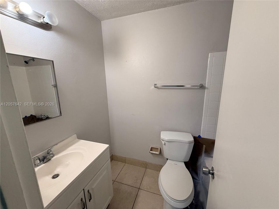For Rent: $2,100 (2 beds, 2 baths, 4017 Square Feet)