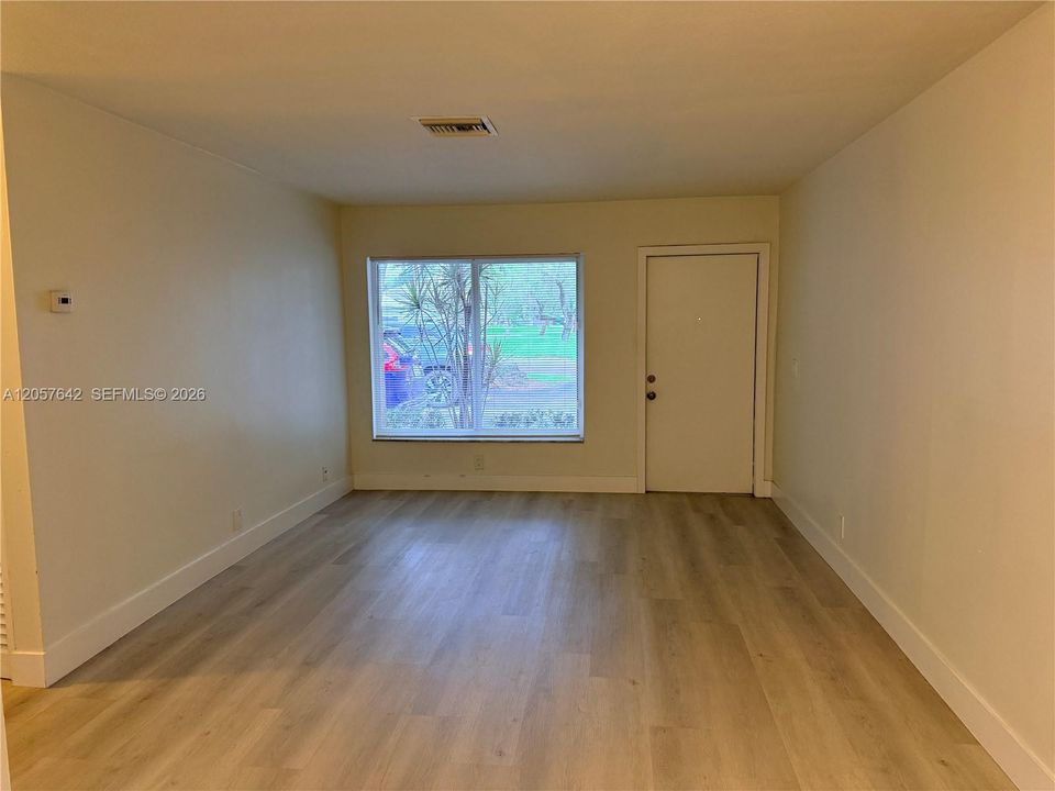 For Rent: $2,100 (2 beds, 2 baths, 4017 Square Feet)