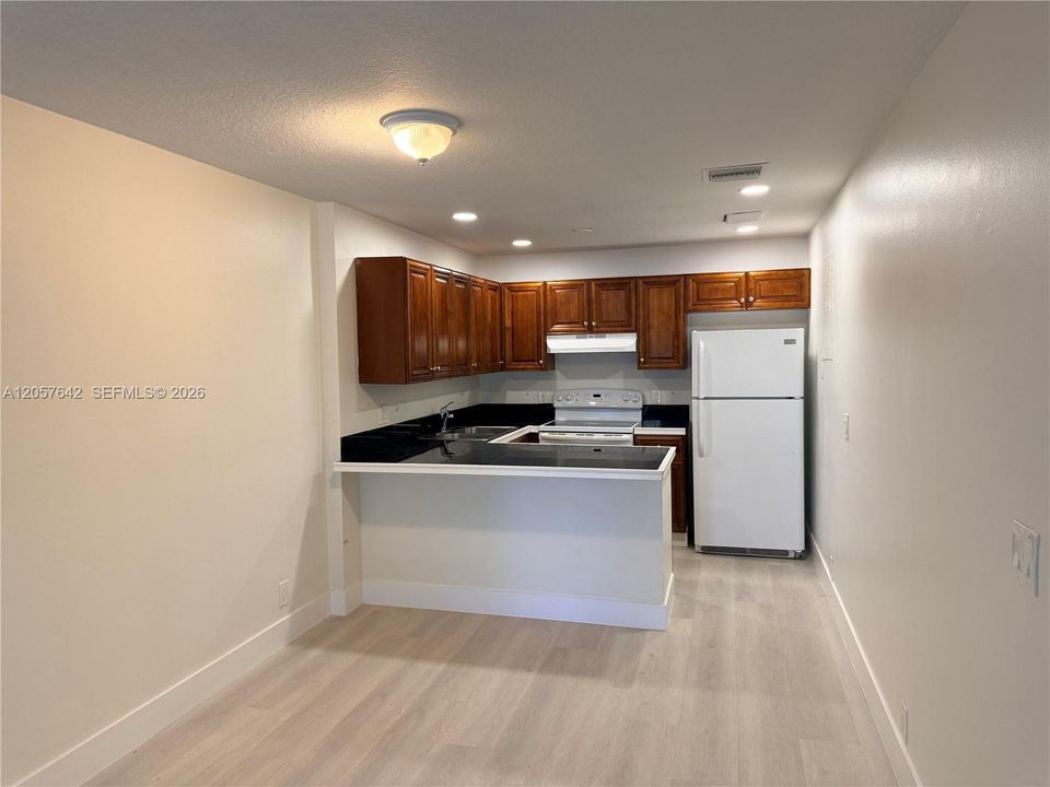 For Rent: $2,100 (2 beds, 2 baths, 4017 Square Feet)