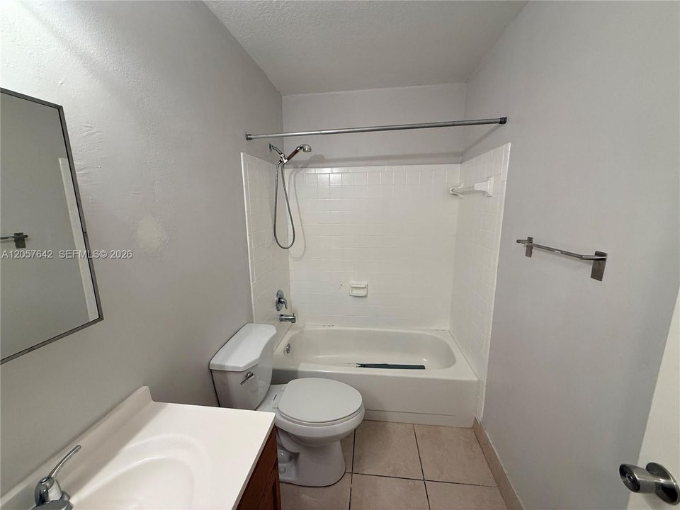 For Rent: $2,100 (2 beds, 2 baths, 4017 Square Feet)