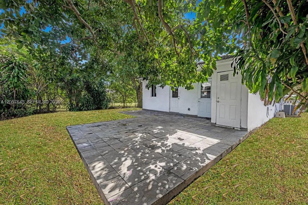 В аренду: $2,790 (2 спален, 2 ванн, 988 Квадратных фут)
