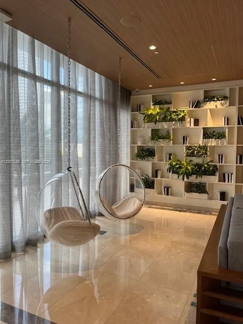 待售: $489,000 (1 贝兹, 1 浴室, 684 平方英尺)