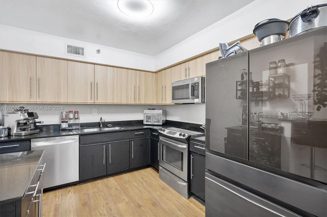 For Rent: $3,250 (2 beds, 2 baths, 1181 Square Feet)