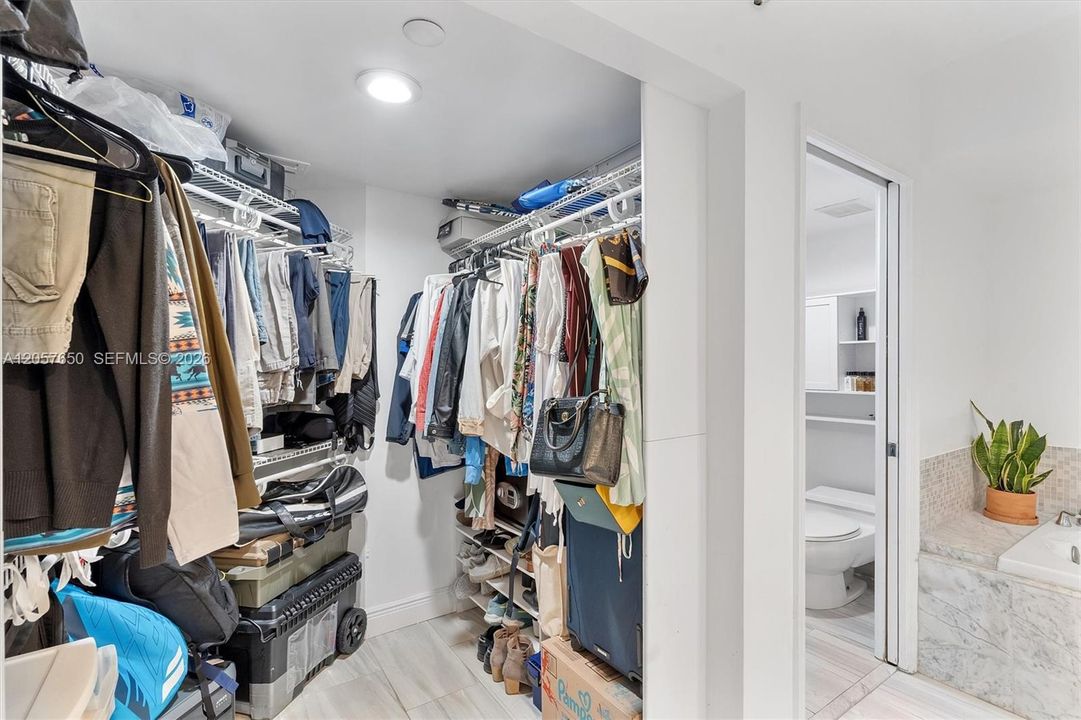 For Rent: $3,250 (2 beds, 2 baths, 1181 Square Feet)