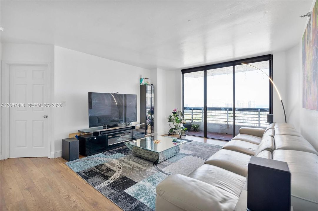 For Rent: $3,250 (2 beds, 2 baths, 1181 Square Feet)