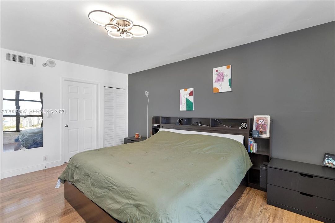 For Rent: $3,250 (2 beds, 2 baths, 1181 Square Feet)