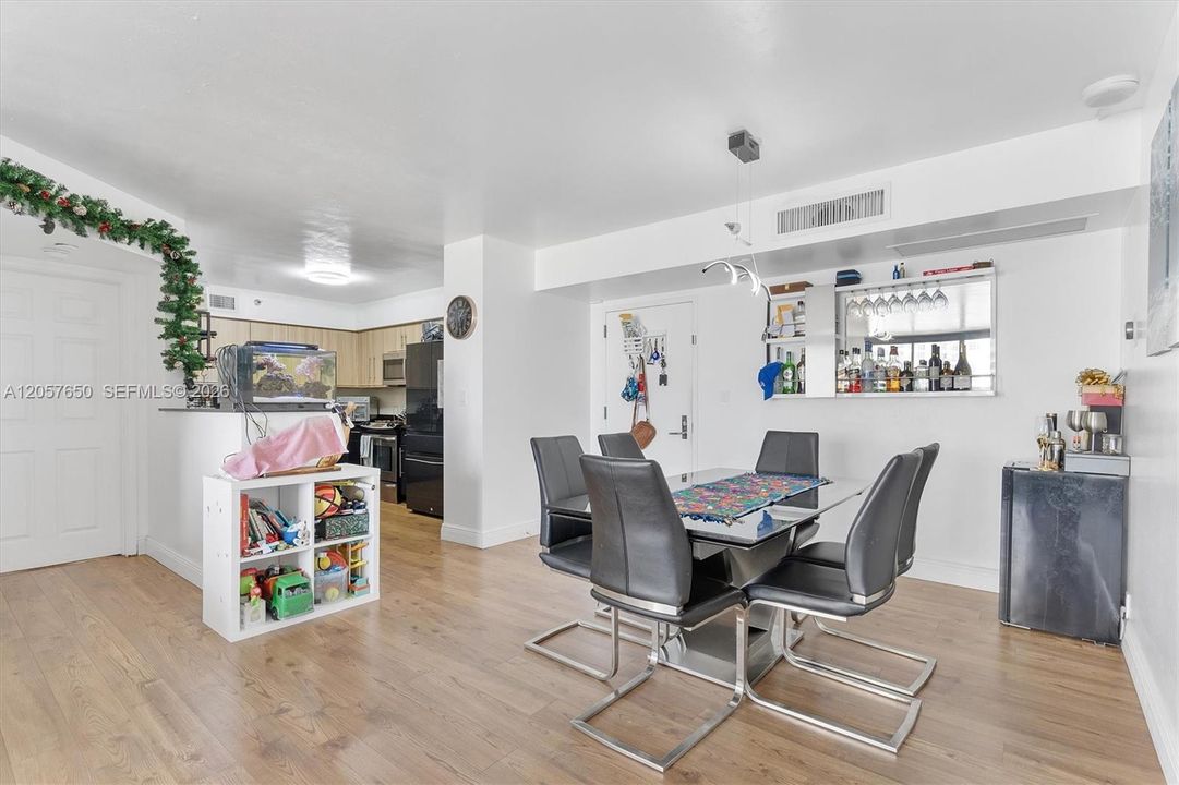 For Rent: $3,250 (2 beds, 2 baths, 1181 Square Feet)