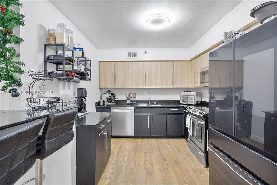 For Rent: $3,250 (2 beds, 2 baths, 1181 Square Feet)
