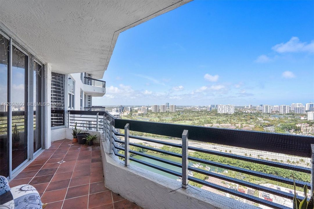 For Rent: $3,250 (2 beds, 2 baths, 1181 Square Feet)