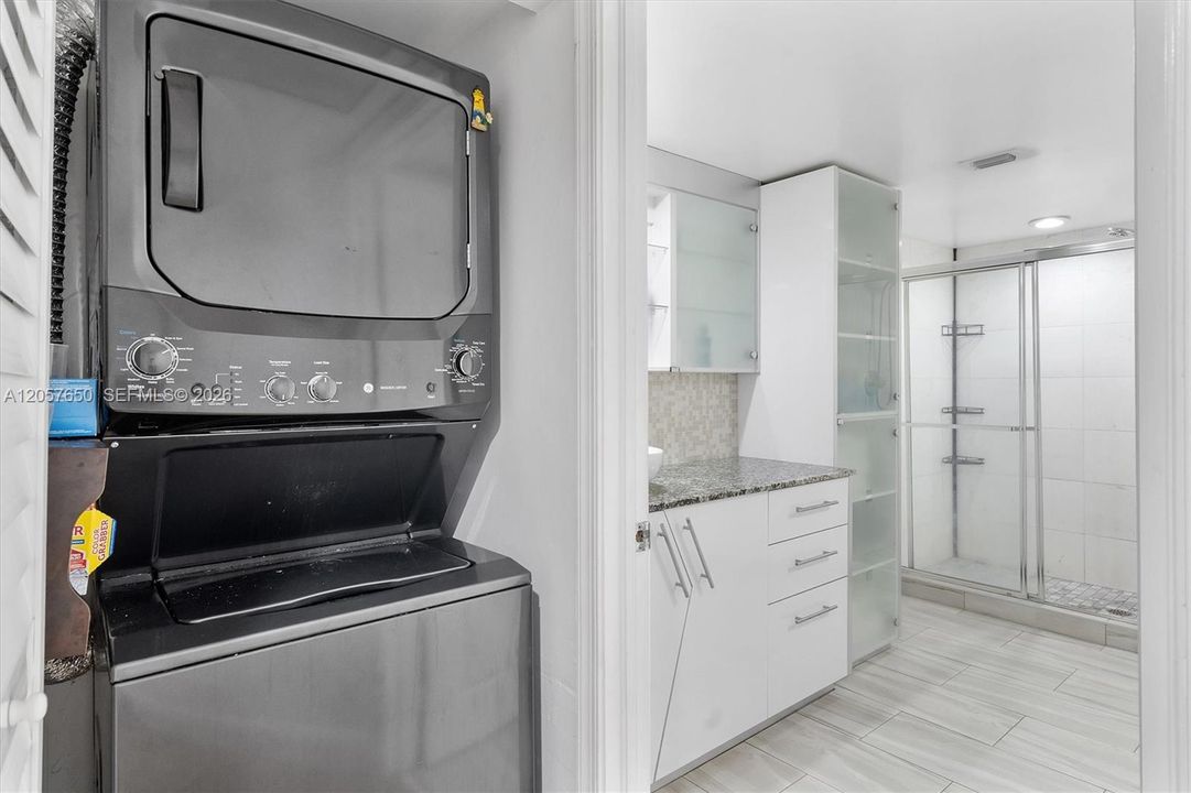 For Rent: $3,250 (2 beds, 2 baths, 1181 Square Feet)
