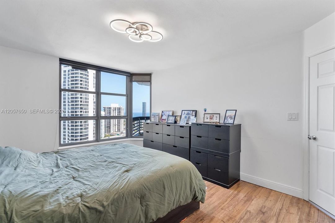For Rent: $3,250 (2 beds, 2 baths, 1181 Square Feet)