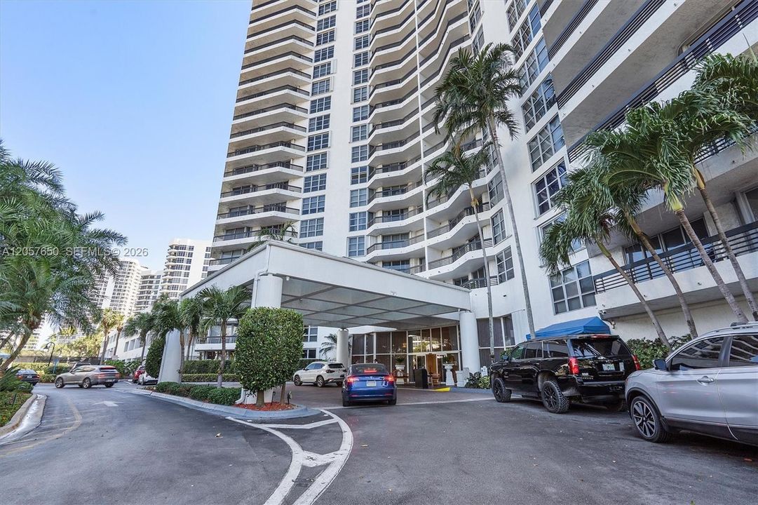 For Rent: $3,250 (2 beds, 2 baths, 1181 Square Feet)