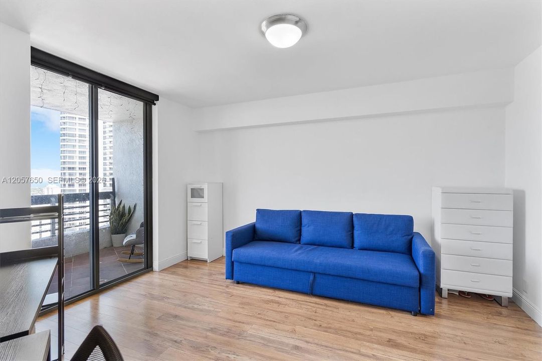 For Rent: $3,250 (2 beds, 2 baths, 1181 Square Feet)