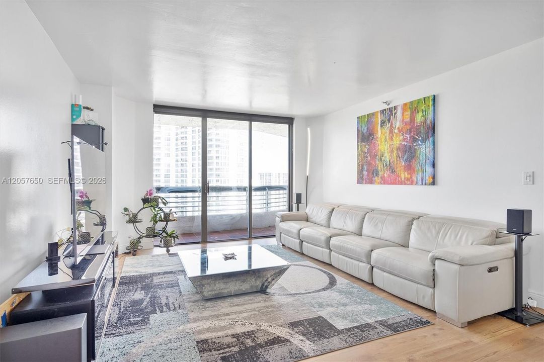For Rent: $3,250 (2 beds, 2 baths, 1181 Square Feet)