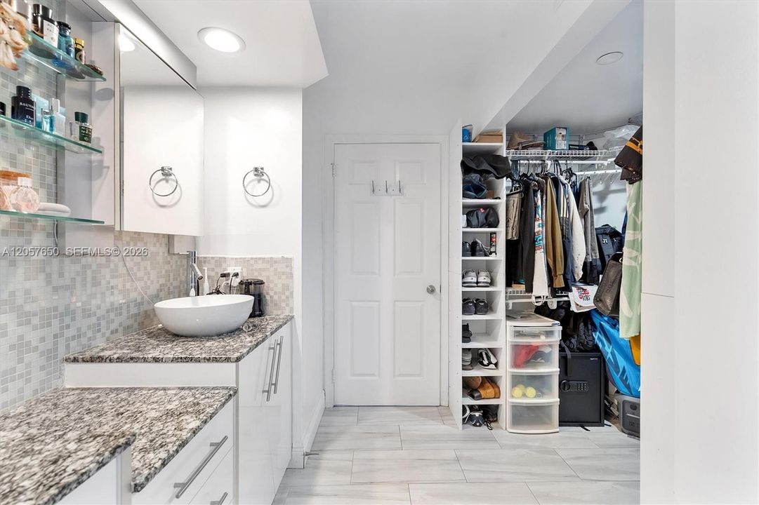 For Rent: $3,250 (2 beds, 2 baths, 1181 Square Feet)