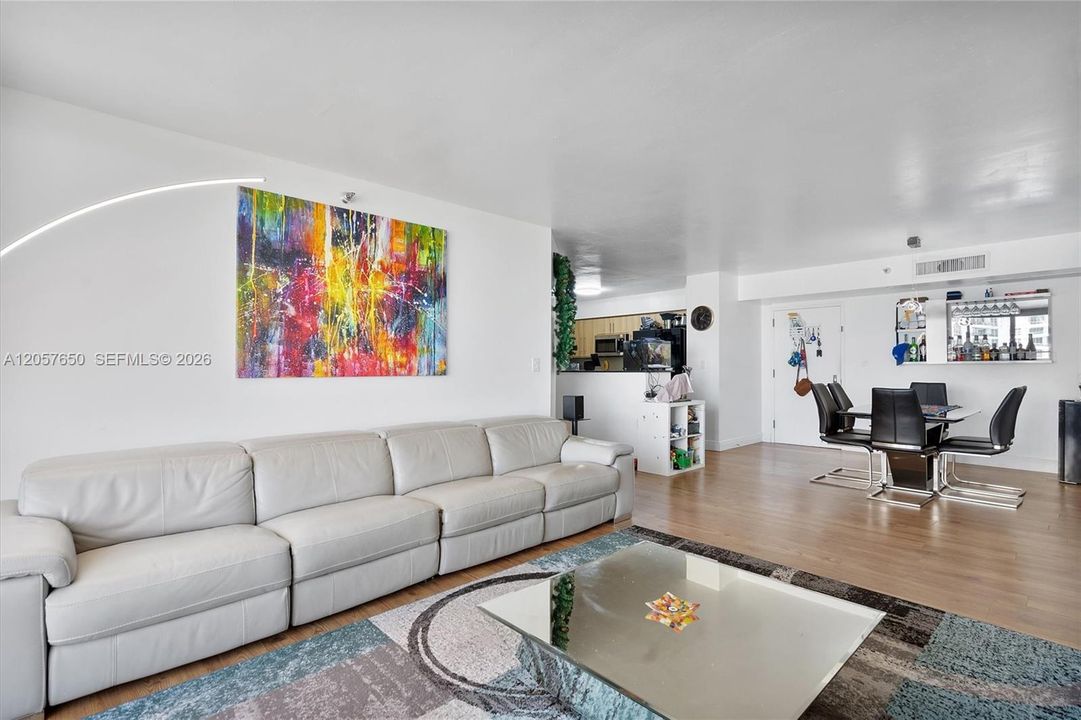 For Rent: $3,250 (2 beds, 2 baths, 1181 Square Feet)