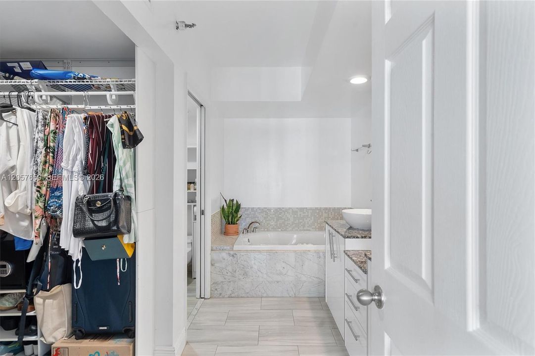 For Rent: $3,250 (2 beds, 2 baths, 1181 Square Feet)