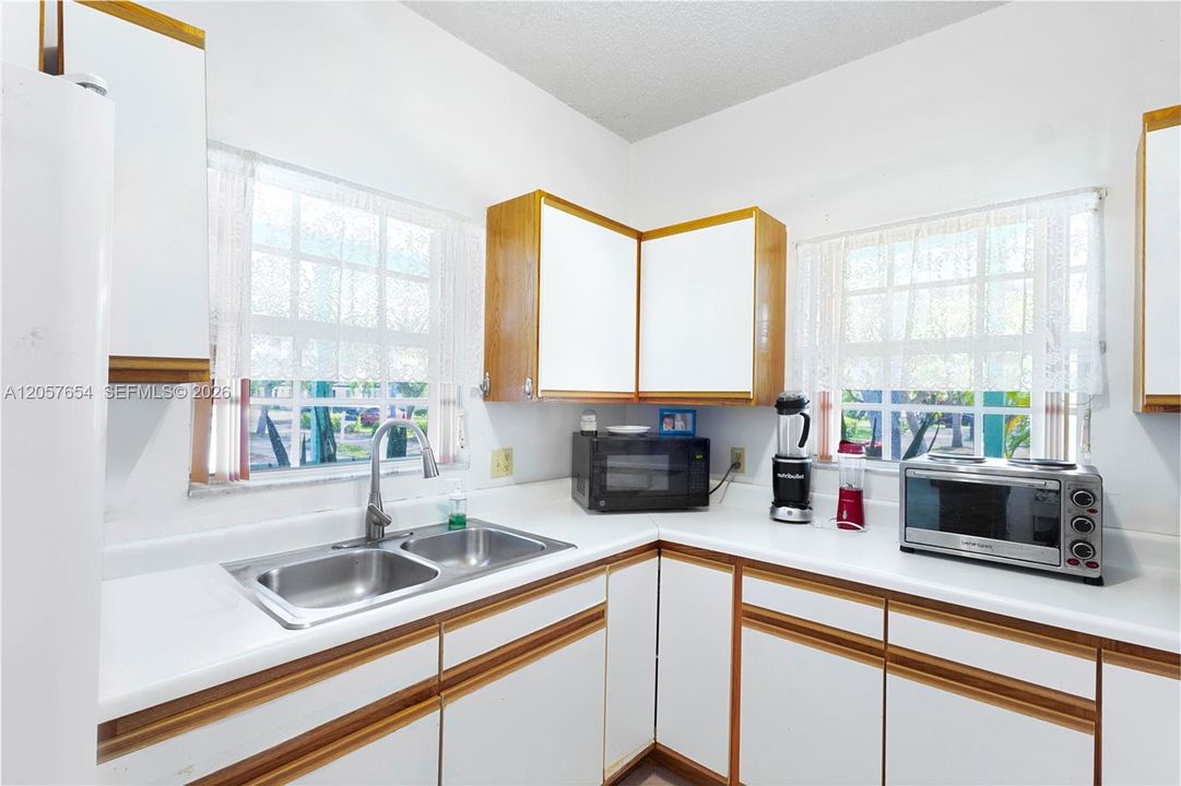 En Venta: $395,000 (3 camas, 2 baños, 1240 Pies cuadrados)