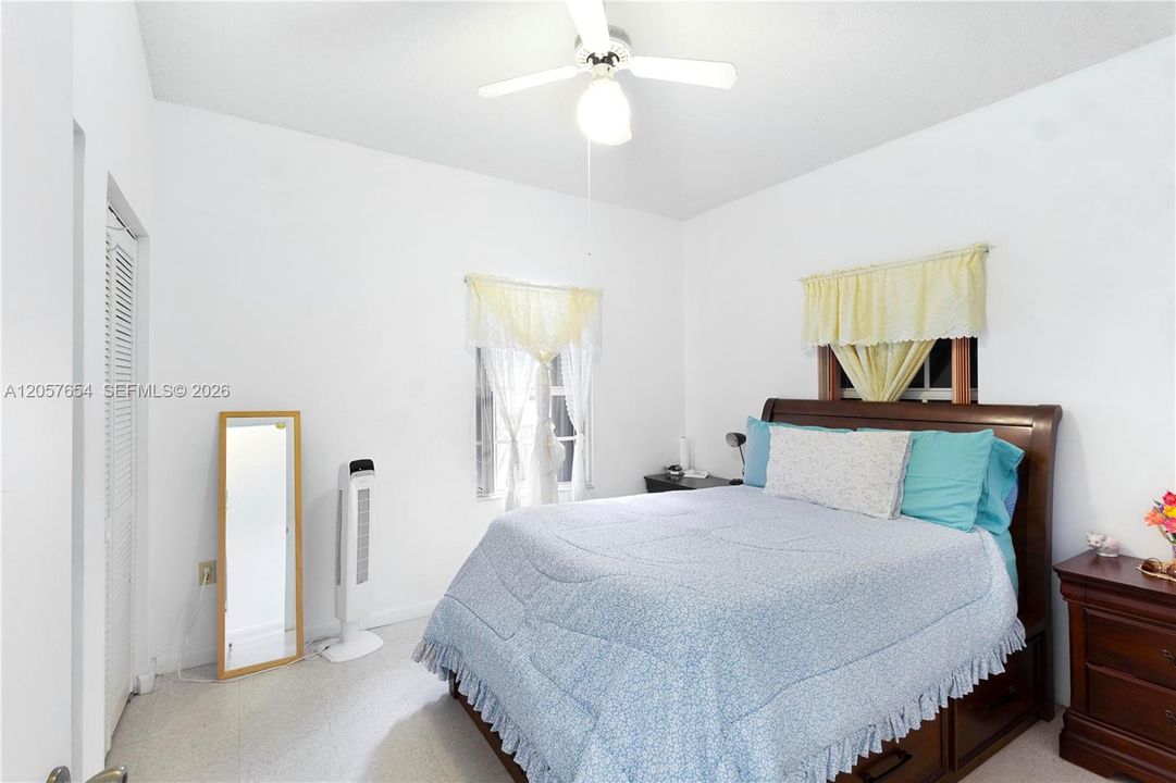 En Venta: $395,000 (3 camas, 2 baños, 1240 Pies cuadrados)