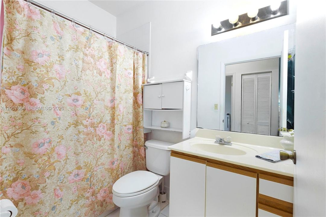 En Venta: $395,000 (3 camas, 2 baños, 1240 Pies cuadrados)