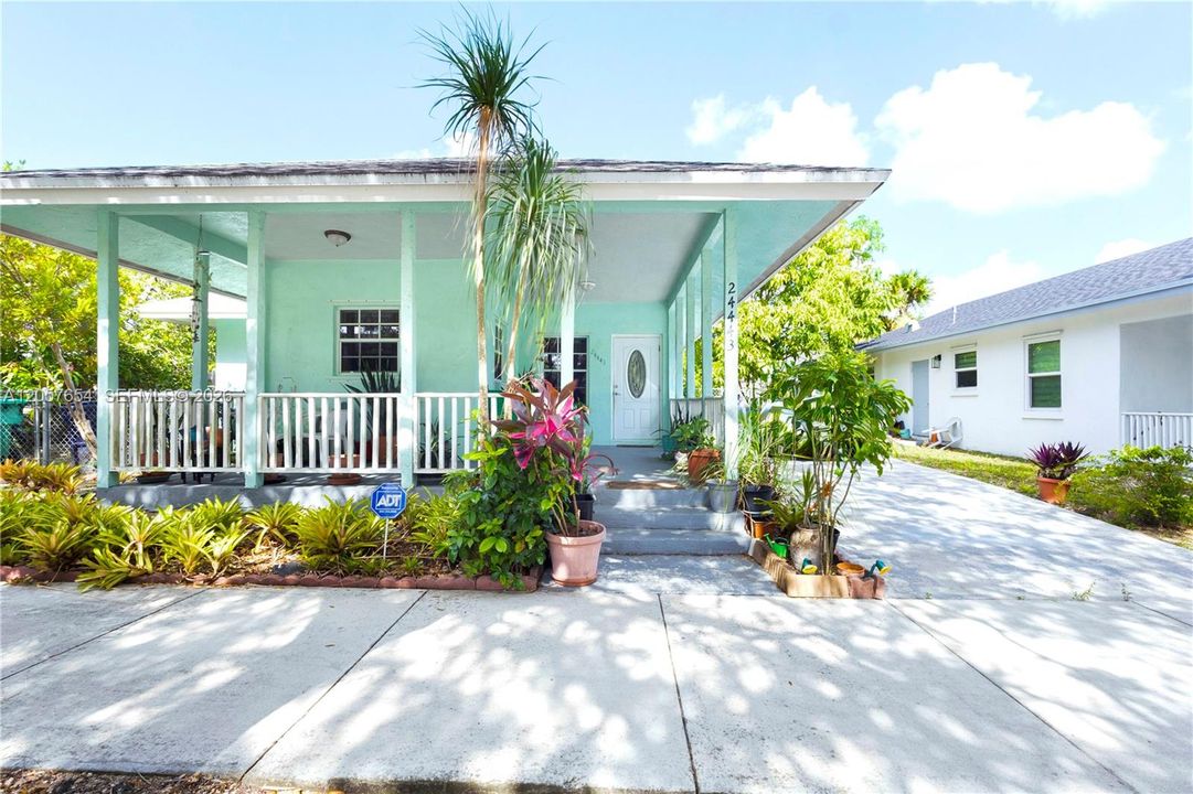 En Venta: $395,000 (3 camas, 2 baños, 1240 Pies cuadrados)