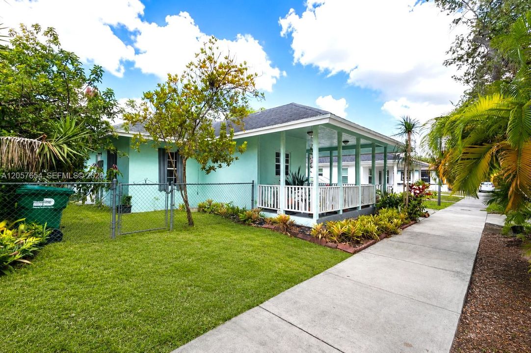 En Venta: $395,000 (3 camas, 2 baños, 1240 Pies cuadrados)