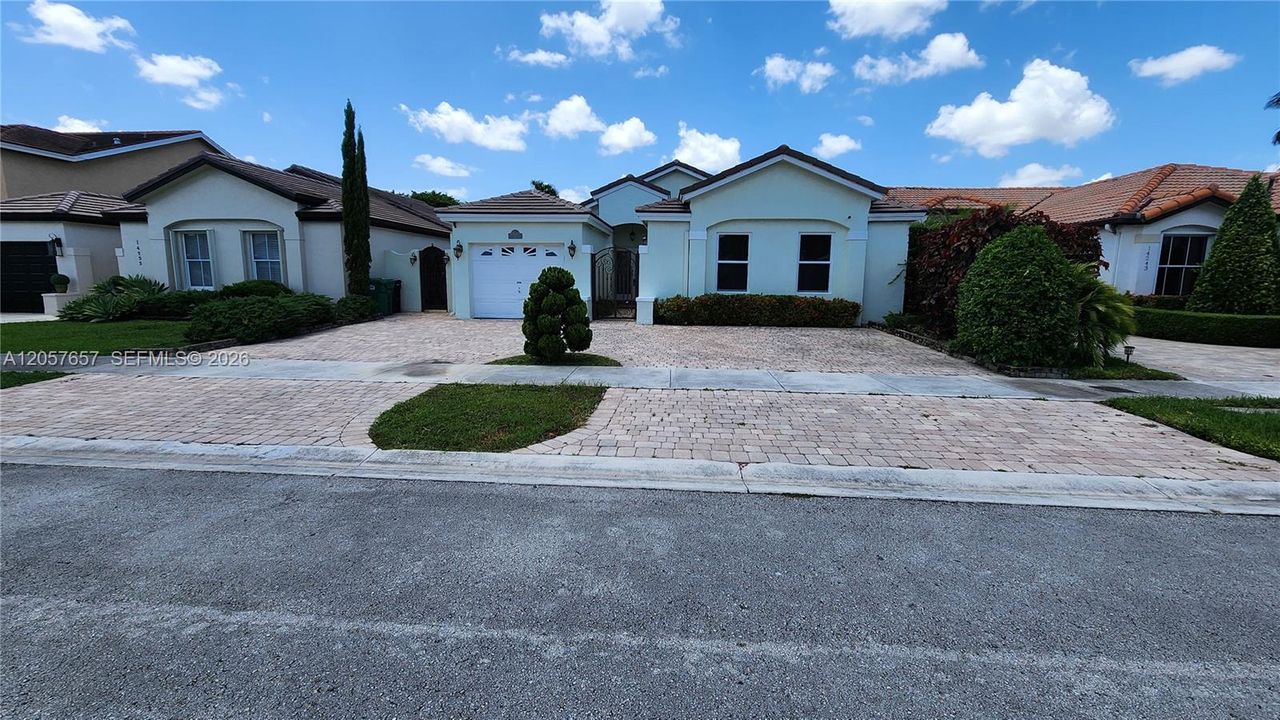 На продажу: $719,900 (3 спален, 2 ванн, 1810 Квадратных фут)