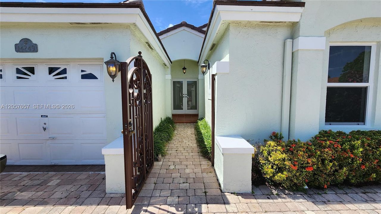 На продажу: $719,900 (3 спален, 2 ванн, 1810 Квадратных фут)