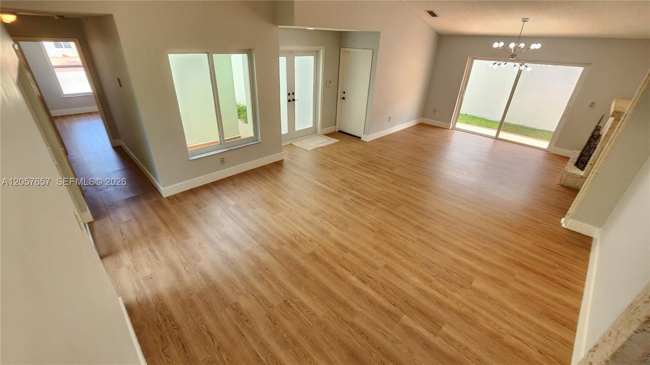 На продажу: $719,900 (3 спален, 2 ванн, 1810 Квадратных фут)