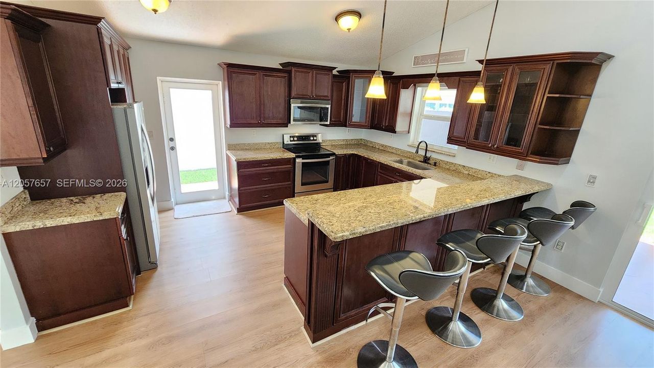 На продажу: $719,900 (3 спален, 2 ванн, 1810 Квадратных фут)