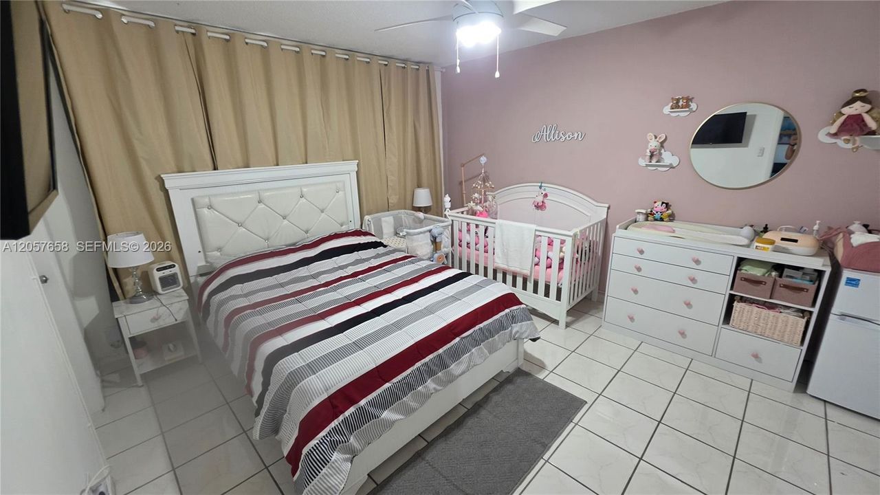 На продажу: $175,000 (1 спален, 1 ванн, 1036 Квадратных фут)