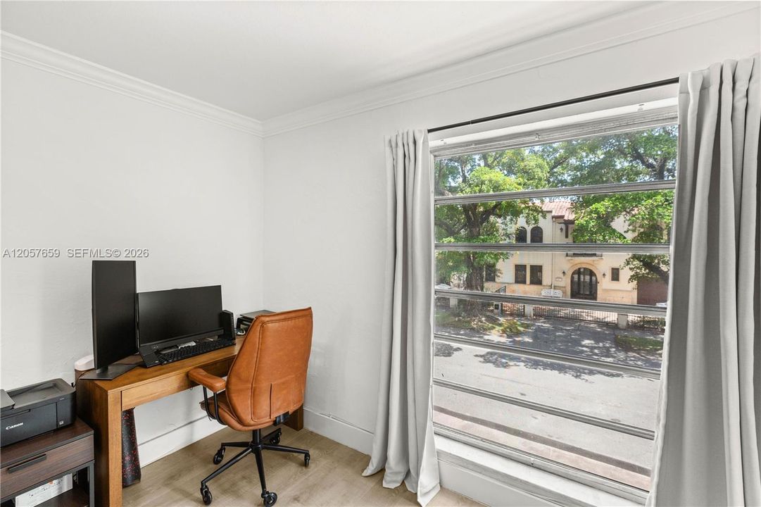 For Sale: $358,000 (2 beds, 2 baths, 805 Square Feet)