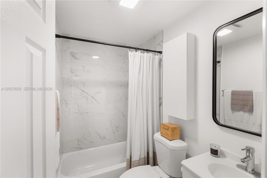 For Sale: $358,000 (2 beds, 2 baths, 805 Square Feet)