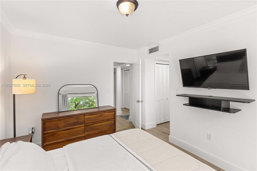 For Sale: $358,000 (2 beds, 2 baths, 805 Square Feet)