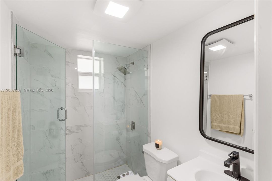 For Sale: $358,000 (2 beds, 2 baths, 805 Square Feet)