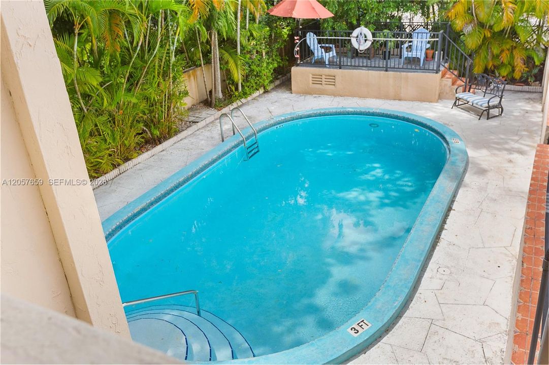 For Sale: $358,000 (2 beds, 2 baths, 805 Square Feet)