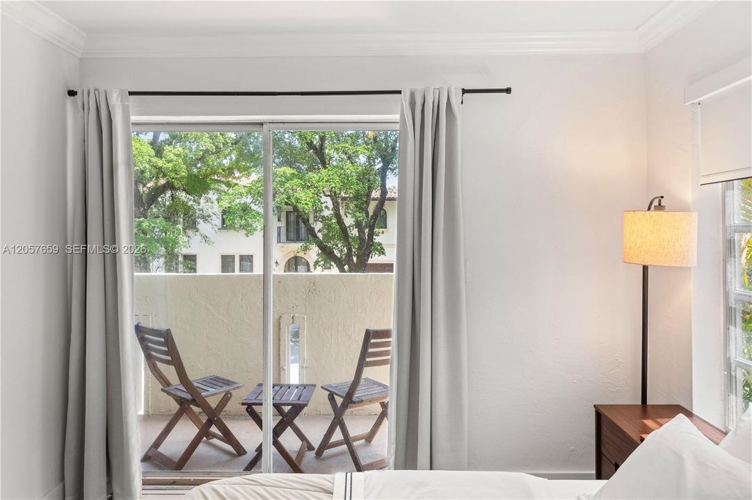 For Sale: $358,000 (2 beds, 2 baths, 805 Square Feet)
