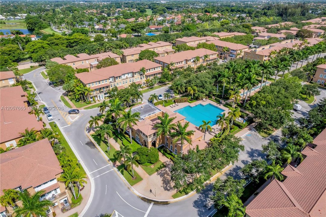 На продажу: $360,000 (3 спален, 2 ванн, 1318 Квадратных фут)