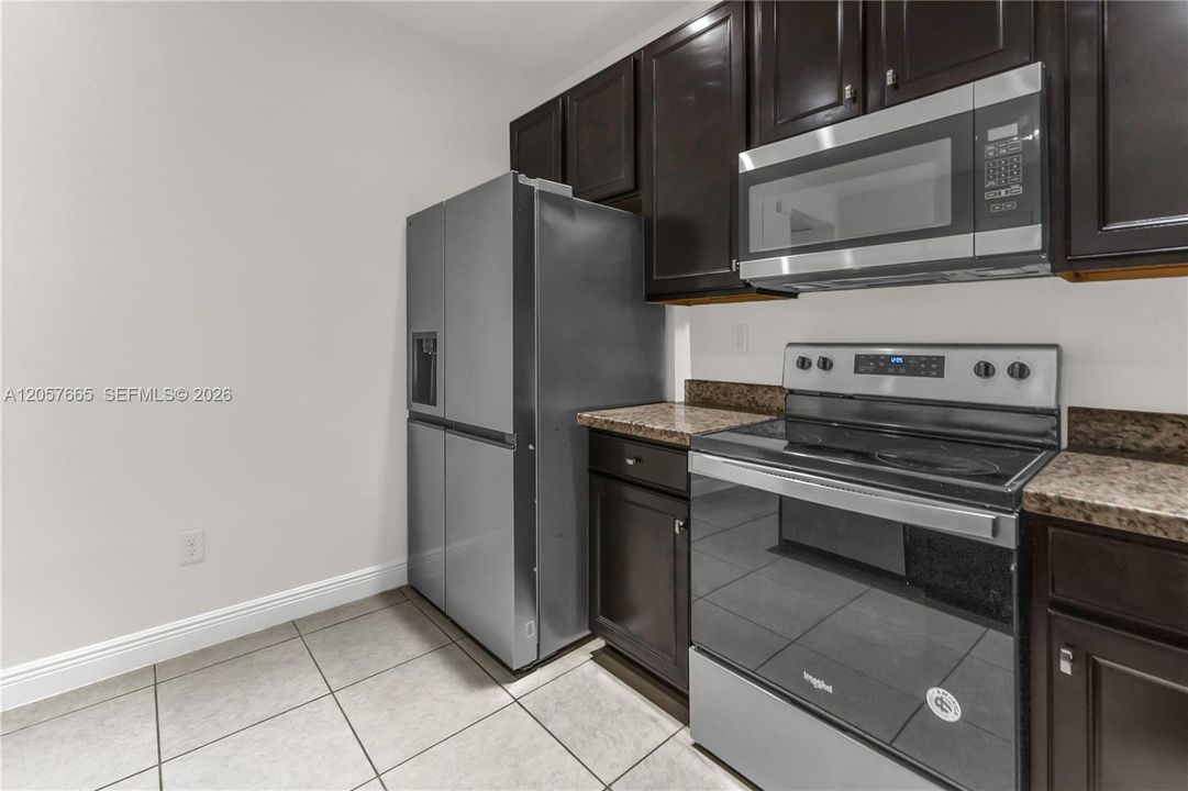 На продажу: $360,000 (3 спален, 2 ванн, 1318 Квадратных фут)