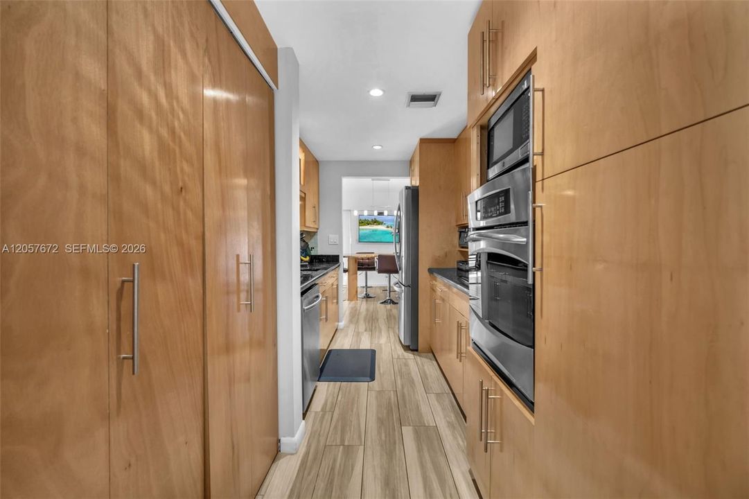 На продажу: $650,000 (3 спален, 2 ванн, 1850 Квадратных фут)