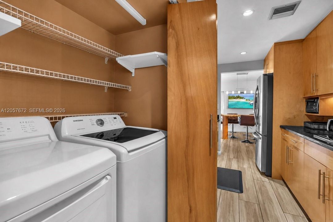 На продажу: $650,000 (3 спален, 2 ванн, 1850 Квадратных фут)