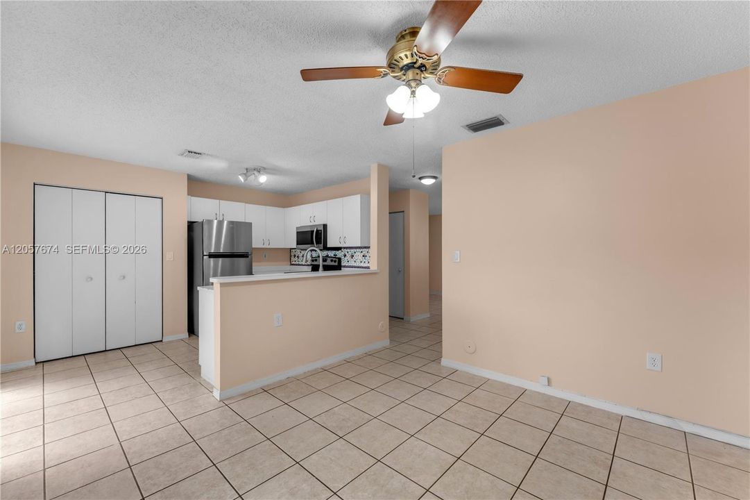 For Sale: $425,000 (3 beds, 2 baths, 1462 Square Feet)