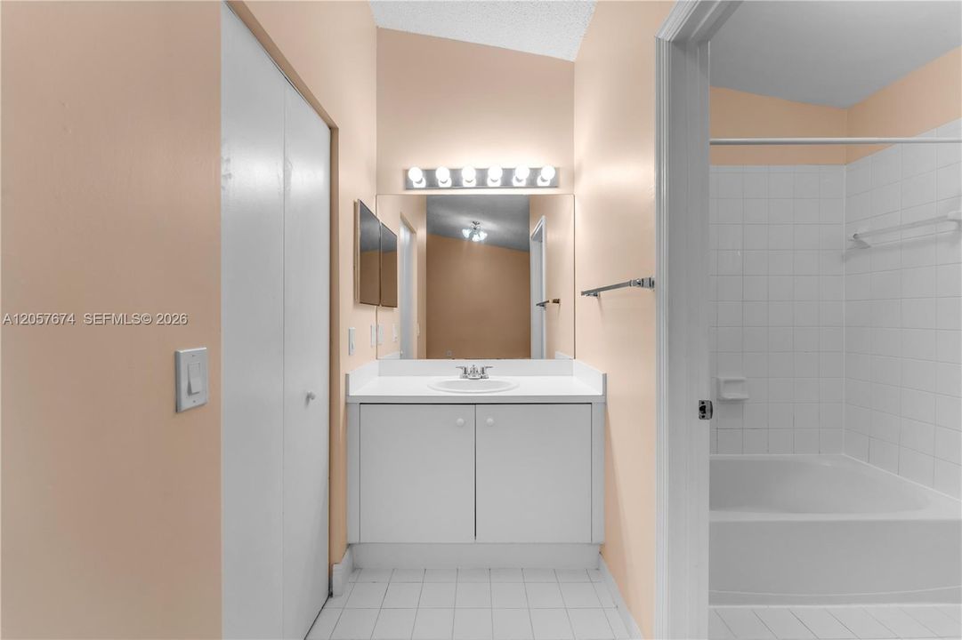 На продажу: $425,000 (3 спален, 2 ванн, 1462 Квадратных фут)