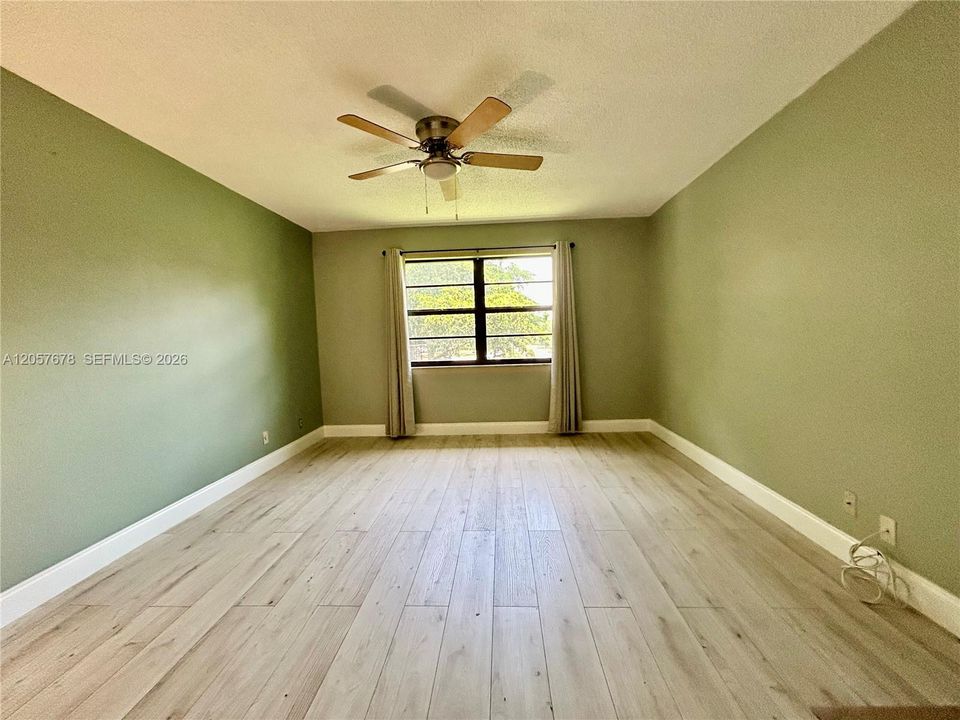 For Sale: $200,000 (2 beds, 2 baths, 1015 Square Feet)