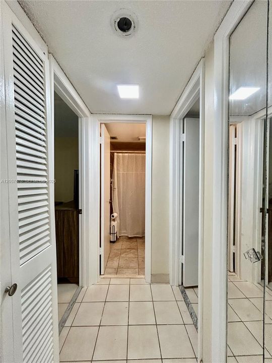 For Sale: $200,000 (2 beds, 2 baths, 1015 Square Feet)