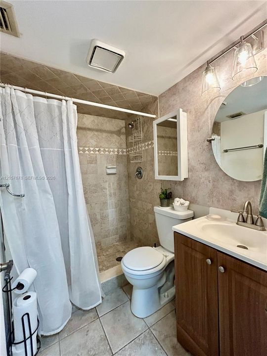 For Sale: $200,000 (2 beds, 2 baths, 1015 Square Feet)