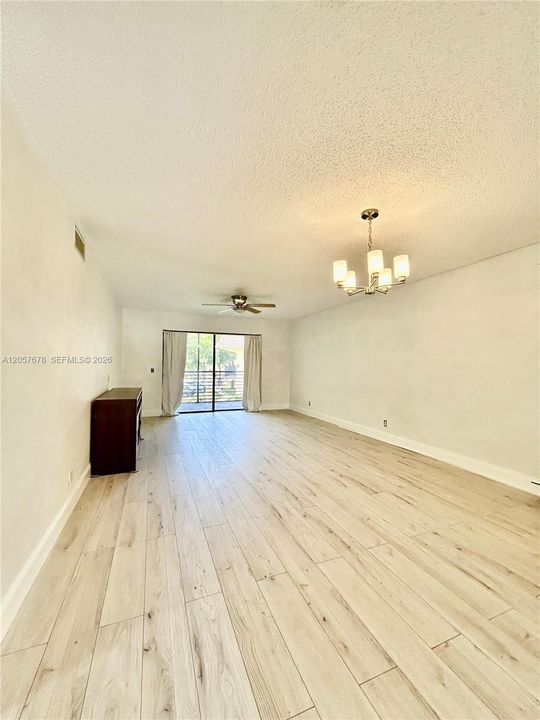 For Sale: $200,000 (2 beds, 2 baths, 1015 Square Feet)